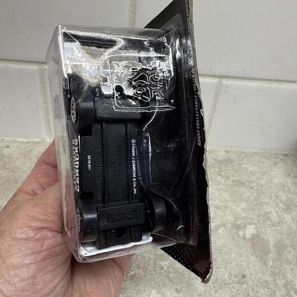 NHL Vancouver Canucks 1:50 Scale Zamboni - Collectible Motor Max - New in pkg - Picture 5 of 6